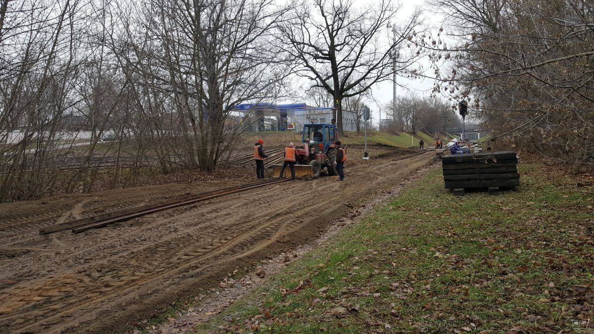 Замена шпал на втором километре трассы