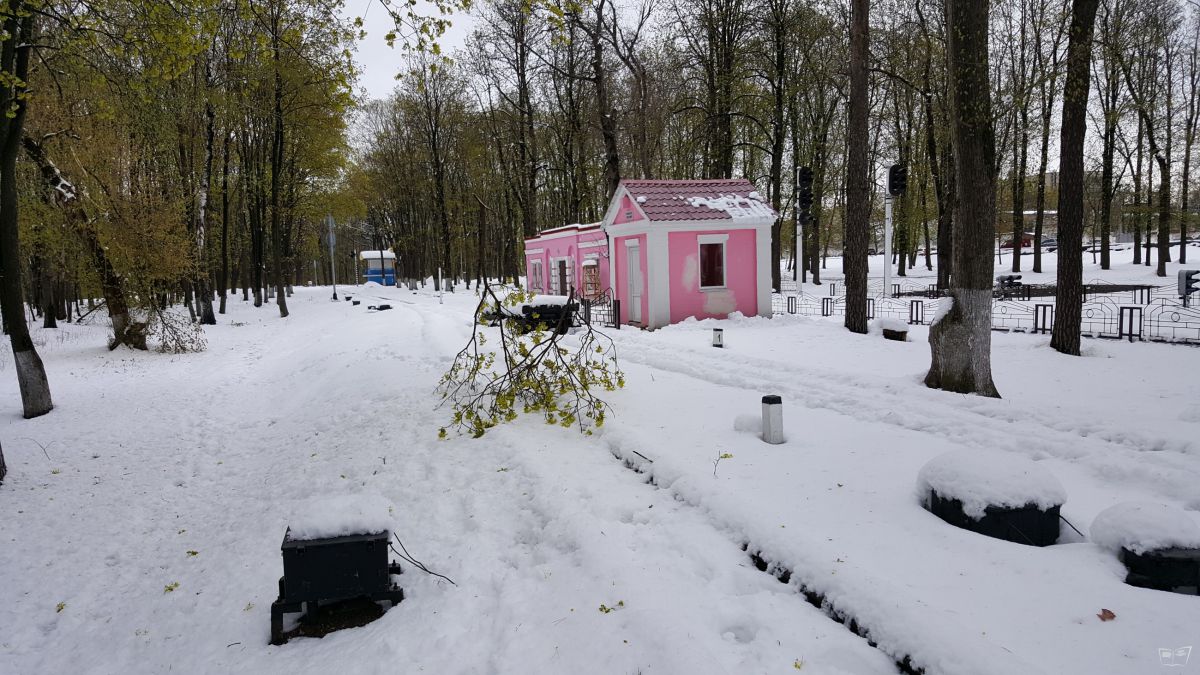 Заснеженная станция Парк (аномальный снег в апреле 2017 г.)