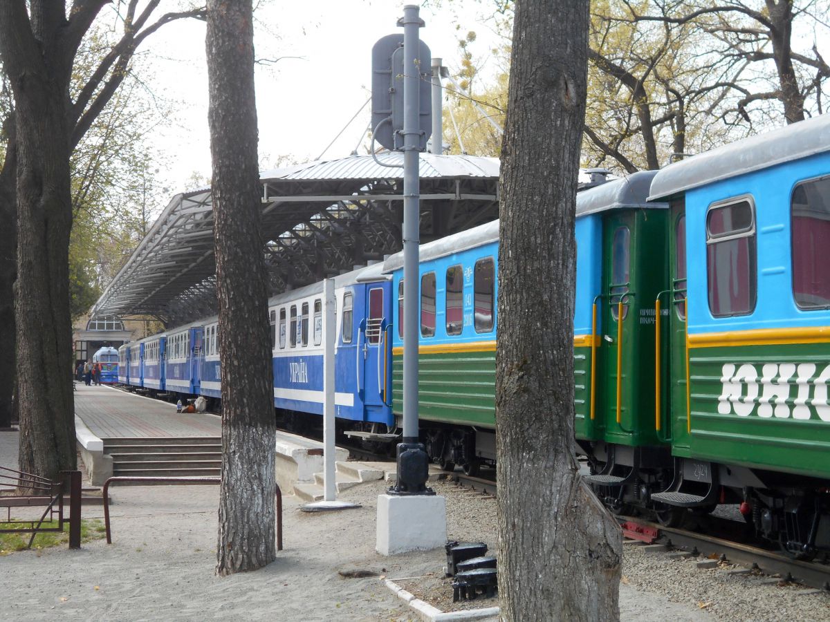 Маневры 12-вагонного состава по ст. Парк