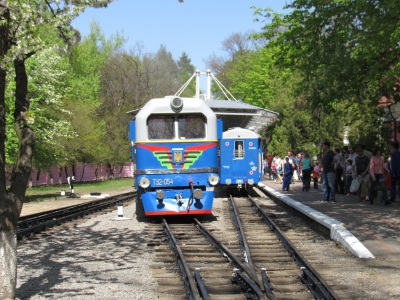 ТУ2-054 совершает маневры по ст. Парк