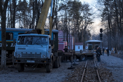 Погрузка трёх вагонов состава 'Юность Южной' для передачи на Малую Юго-Западную ж.д.