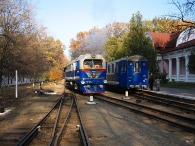 ТУ2-054 совершает маневры по ст. Парк